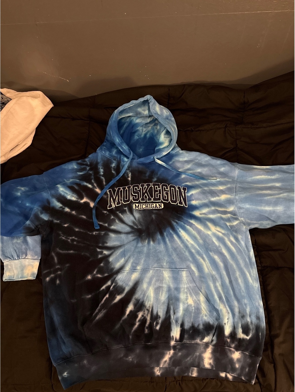 Colortone Blue Ocean Tie-Dye Hoodie with Muskegon Michigan Print XL